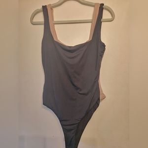 2 bodysuits